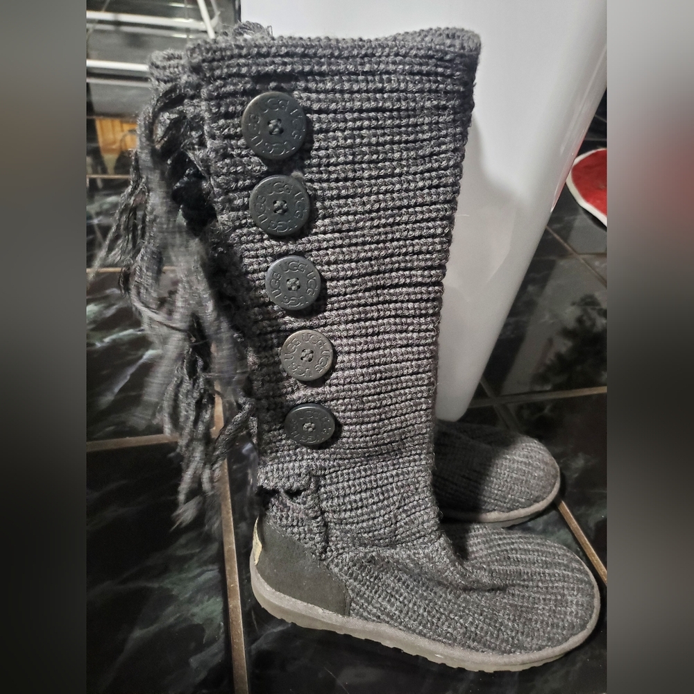 Pre-owned UGG Australia women's 6 dark grey color
